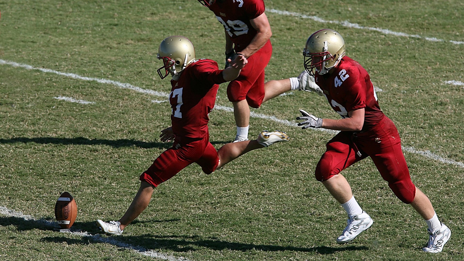 绿茵场外的世界，当英超争冠战遇上伊拉克与秘鲁的遥远回声