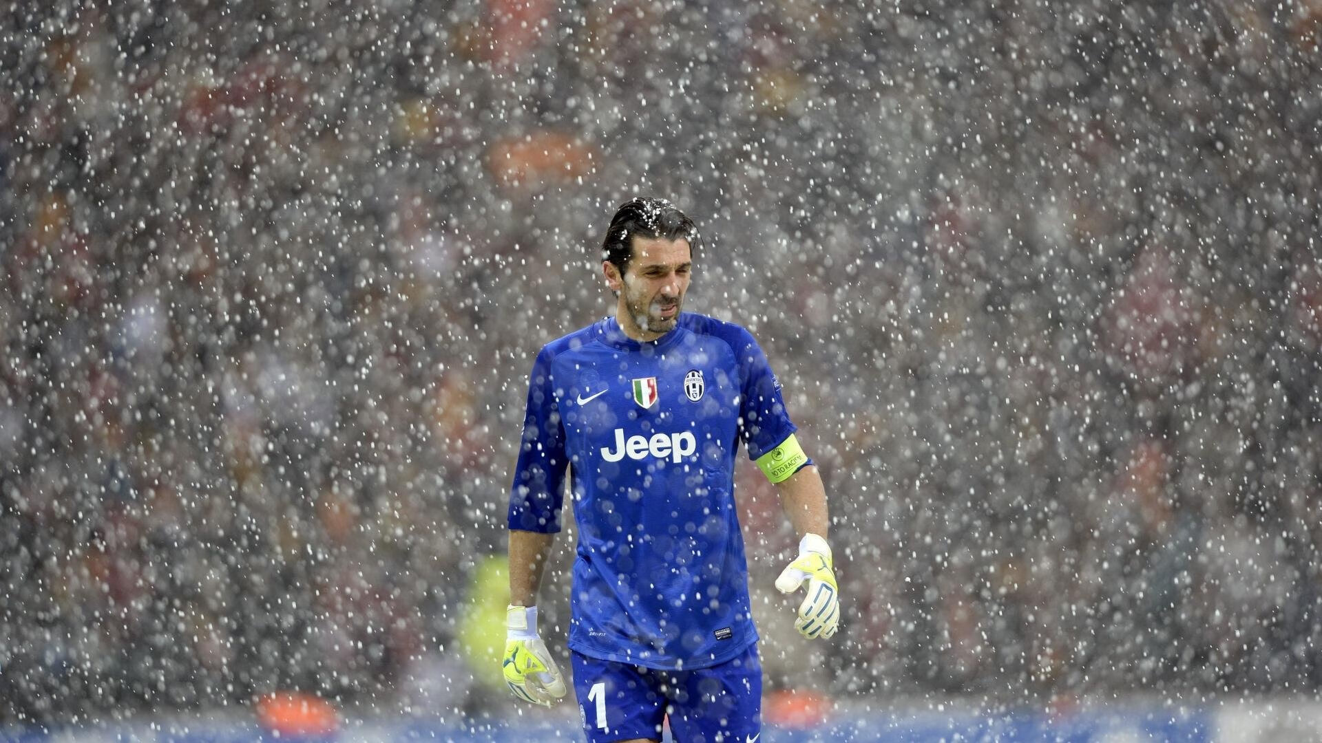 赛道与绿茵的共鸣，苏亚雷斯式压制在F1争冠夜的终极隐喻